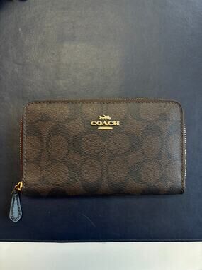NWT Coach Signature Zip Around Wallet Brown Black Canvas Leather F88913 Gold